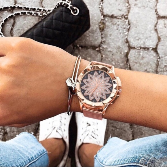 5 ⭐️ RATED RHINESTONE WATCH - Picture 2 of 8